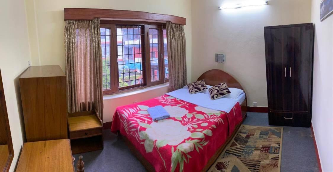 Hotel Blue Magnet Pokhara Exterior foto