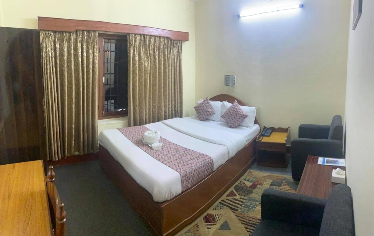 Hotel Blue Magnet Pokhara Exterior foto